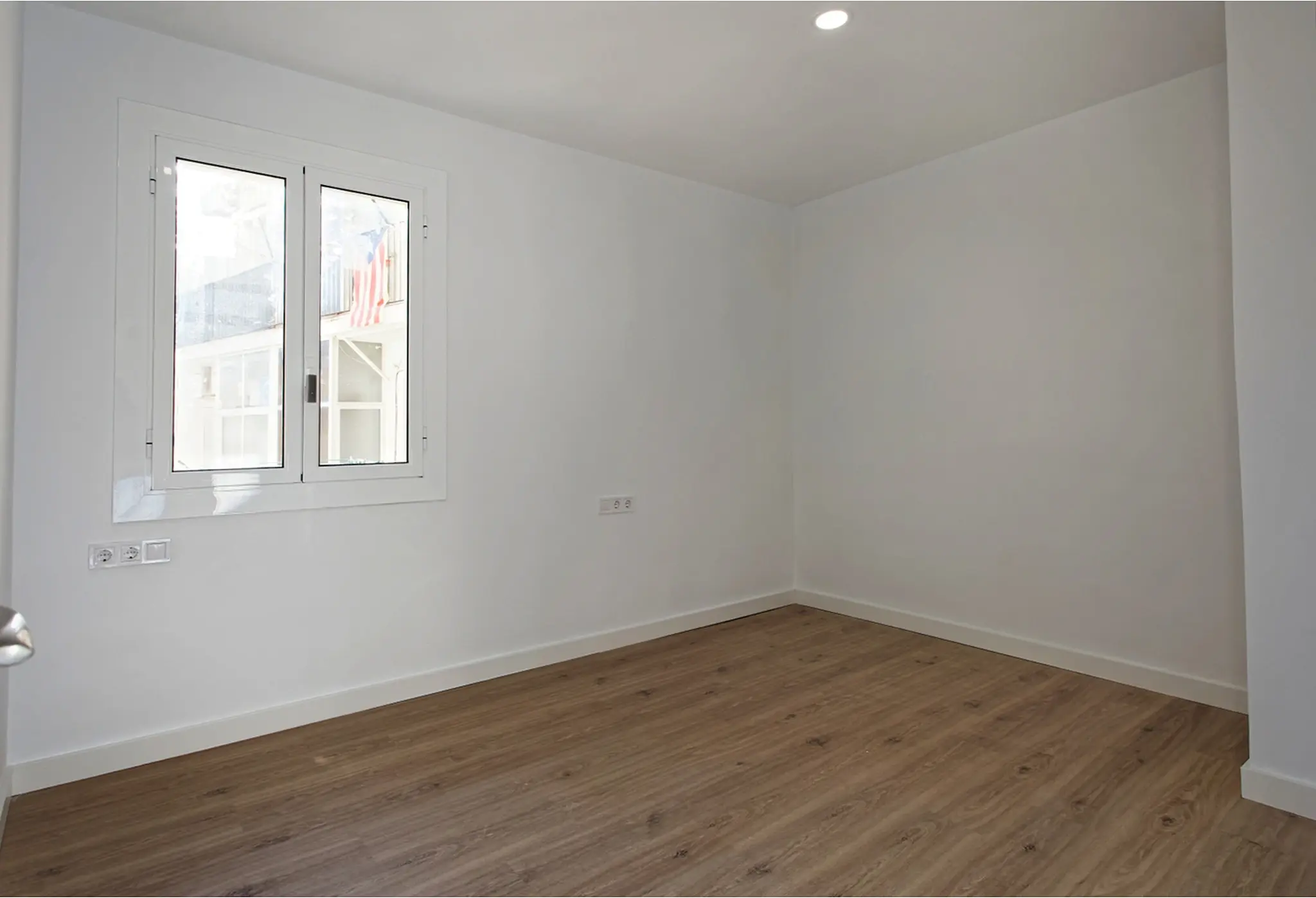 Dormitorio · Textiles neutros antes del home staging