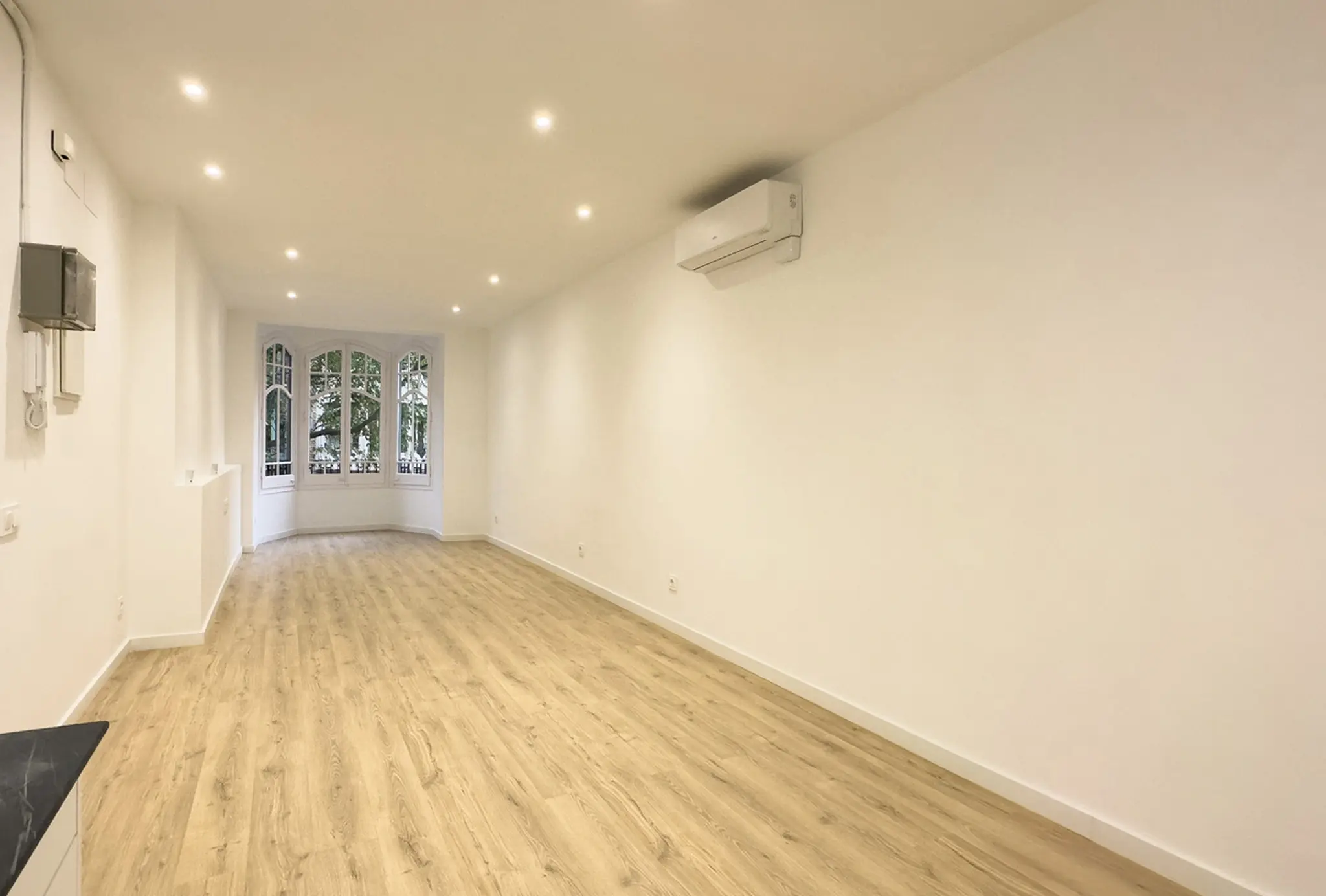 Salón alargado · Mirador antes del home staging