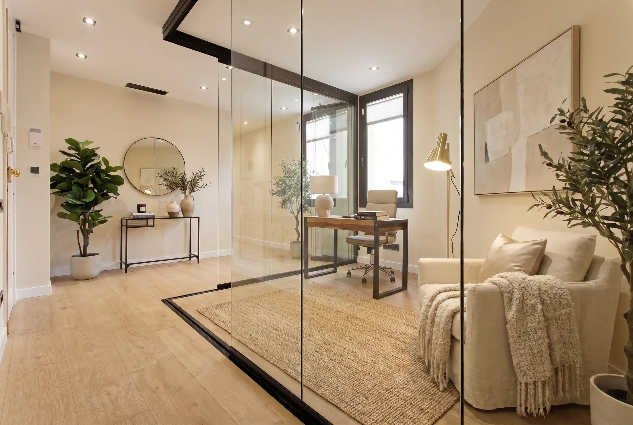 Home staging en despacho decorado con cristalera