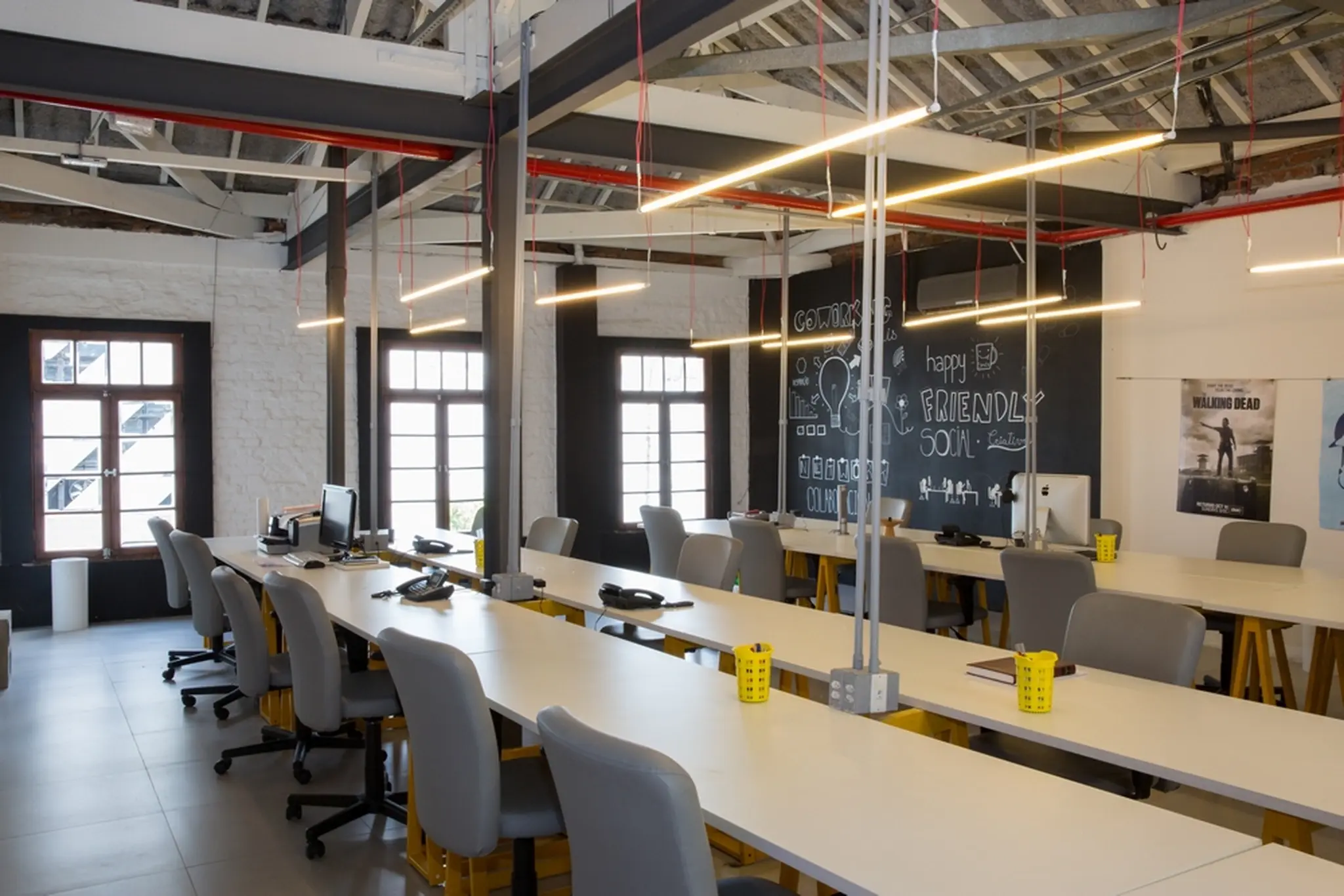 Coworking con espacio de trabajo abierto
